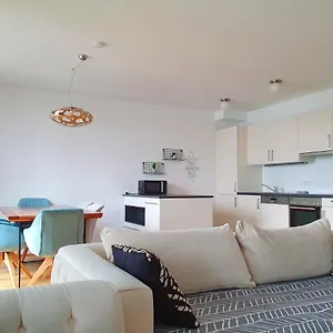 Near Lake Two Bedroom Duplex Wien