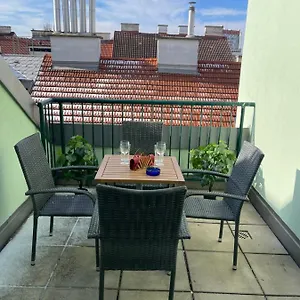 Dachterrasse Fuer 4 Personen Wien